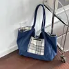 Bolsa de tela a cuadros de gran capacidad, doble cara, estilo británico, otoño e invierno, bolso de hombro estilo universitario fresco, bolsa de mano estilo perezoso para mujer