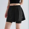 Shorts deportivos de verano dos en uno para yoga para niñas petite, adecuados para correr al aire libre y fitness, de secado rápido, shorts de corte A de dos piezas falsos