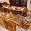 Prato de frutas inclinado de rattan, cesta de frutas de imitação de rattan, cesta de armazenamento de lanches, cesta de exposição de rattan, cesta de feira, cesta de exposição para casa de temporada