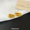 Mismo estilo en tienda de oro, oro de arena método antiguo, incrustado de diamantes, cepillado, cinta retorcida, aretes de botón, moño hueco tridimensional, sensación de alta gama, regalo