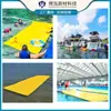 Deportes acuáticos al aire libre puente pontón tablero de espuma de polietileno parque infantil alfombra flotante grande de dos colores alfombra mágica marina