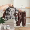 Conjunto Elegante de Tres Piezas con Camisa de Cuadros para Niño Pequeño Otoño 2025 Nuevo Conjunto de Tres Piezas Fábrica de Origen Venta al por Mayor