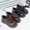Zapatos de cuero para niña 2026, moño brillante, suela gruesa, suela blanda, versátiles, antideslizantes, estilo princesa, nuevos zapatos de moda de primavera y otoño
