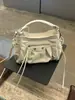 2026 Nueva Bolsa para Motocicleta Cuero Genuino Bolso Axila de Moda Versátil Bolso con Remaches Piel de Vaca Encerada Bolso de Hombro Único de Mano
