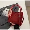Bolso de Mano Retro Transfronterizo para Mujer 2025 Otoño e Invierno Nuevo Bolso de Hombro de Moda para Salir Bolso Cruzado Tipo Cubo Versátil