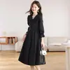 Vestido preto longo de manga comprida estilo Hepburn francês para mulheres, novo modelo de início de outono, elegante e acinturado