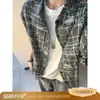 Camisa masculina com estampa de letras xadrez em degradê estilo americano, jaqueta retrô vintage estilo Hong Kong, camisa de botão com gola de lapela para casais