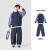 Conjunto Casual para Niños Duo Duo Home Estilo Primavera y Otoño Bloque de Color al Aire Libre Letra Conjunto de Dos Piezas Conjunto de Punto Suave para Niños