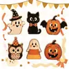 Los productos de madera son un gran éxito de ventas; Decoraciones de escritorio de madera con temática de Halloween en forma de fantasmas, disponibles exclusivamente en los mercados pequeños de Yiwu para venta al por mayor