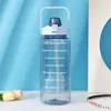 Botella de agua deportiva elegante de gran capacidad para entusiastas del fitness con pajita, vaso de plástico portátil resistente a altas temperaturas