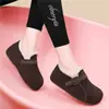 Zapatos Birkenstock Nuevos de Invierno 2026 Estilo Retro de Suela Gruesa Casual Suela Suave Forro de Felpa Punta Redonda de Moda Versátiles Mocasines Zapatos de Algodón
