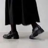 Primavera de 2026 Novo Estilo Britânico Estilo Campus Simples Versátil Salto Alto Confortável para o Dia a Dia Sapatos JK de Couro com Salto Grosso Mocassins