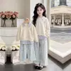 Conjunto Elegante de Dos Piezas para Niñas 2026: Sudadera de Manga Larga con Cuello Rebatible y Pantalones Anchos Casuales a Cuadros Estilo Coreano