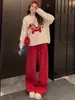 Conjunto de Roupa Primavera 2026 para Mulheres, Estilo Preguiçoso Suéter Vermelho Jacquard com Pônei e Calça Wide Leg de Cintura Alta Conjunto de Duas Peças para Mulheres