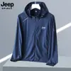 Jeep Spirit Jeep Ropa con Protección Solar de Seda de Hielo Chaqueta de Piel Personalizada para Hombres y Mujeres Parejas Chaqueta Fina de Verano para Exteriores
