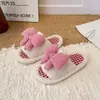 Novas pantufas de algodão pelúcia com laço xadrez estilo coreano para meninas, com sola macia, adequadas para uso interno e externo