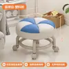 Banqueta Pequena Giratória com Rodas, Banqueta Móvel para Sala de Estar, Banqueta Baixa para Limpeza de Cantos, Banqueta para Limpar o Chão, Cadeirinha para Criança Pequena, Banqueta para Trocar Sapatos