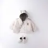 Traje Acolchado de Algodón para Niños, Nueva Chaqueta Gruesa de Bebé para Otoño e Invierno, Conjunto de Tres Piezas de Moda para Invierno para Bebés y Niños Pequeños