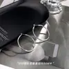 Brincos Grandes Dourados de Prata Pura S999 para Mulheres, Estilo de Luxo Leve Nicho de Alto Padrão, Argolas Inspiradas em Celebridades, Brincos Versáteis e Estilosos