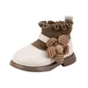 Sapatos de caminhada para bebê com solas macias, novo modelo outono 2026, sapatos de princesa para bebês meninas, sapatos pequenos de couro fly-knit para meninas, sapatos individuais para bebês