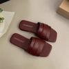 Pantuflas coreanas plisadas de piel suave para mujer para usar en exteriores en verano Zapatos de playa para vacaciones junto al mar de suela plana suave Sandalias de una línea estilo hada