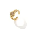 Anillos de Letra de Cobre Más Vendidos Transfronterizos de Amazon Europeo y Americano con Diseño de Correa Chapada en Oro Microincrustada, Anillos Ajustables Simples y Versátiles