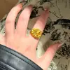 Anillo de Girasol de Lujo Ligero Mismo Estilo de Xiaohongshu para Mujer, Gama Alta, Moderno, Versátil, Anillo de Tres Hojas con un Hermoso Diseño, Elegante
