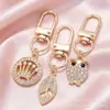Lujo Ligero Chapado en Oro Charms Completos de Diamante Cierre de Langosta Forma D Colgante Triangular Redondo Accesorios para Llaves Fábrica de Origen Venta al por Mayor