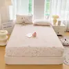 Falda de cama de gasa de burbujas con sensación de nube, juego de tres piezas de gasa de doble capa, cubierta de colchón de algodón esponjoso suave, funda de almohada, protección de cama para dormitorio de estudiante