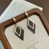 Aretes de Perlas Naturales, Exquisitos Minimalistas de Nicho para Mujer, Lujo Ligero de Alta Gama, Aretes S925, Accesorios para Orejas de Venta Caliente 2026