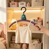 Perchero creativo con forma de árbol de Navidad para uso doméstico, antideslizante y sin marcas, tendedero de ropa estilo caricatura lindo para dormitorios de niñas