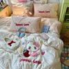 Lençol de Algodão Lavado Classe A Conjunto de Quatro Peças Primavera Desenho Animado Toalha Capa de Edredom Bordada Conjunto de Três Peças para Cama Nantong Home Textile