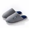 Pantuflas de algodón para mujer para primavera, otoño e invierno, pantuflas de felpa para uso doméstico, antideslizantes de interior, cálidas para parejas, venta al por mayor para hombres
