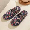 Pantuflas especiales para alfombra de arrastre hogar interior tela suave suela pantuflas de hombre tejido de algodón puro cuatro estaciones transpirables silenciosas venta al por mayor de fábrica