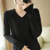 Suéter de punto para mujer con cuello en V de algodón puro, simple, agradable para la piel, transpirable, con un cuello suave, perfecto para primavera y otoño, y versátil como capa interior
