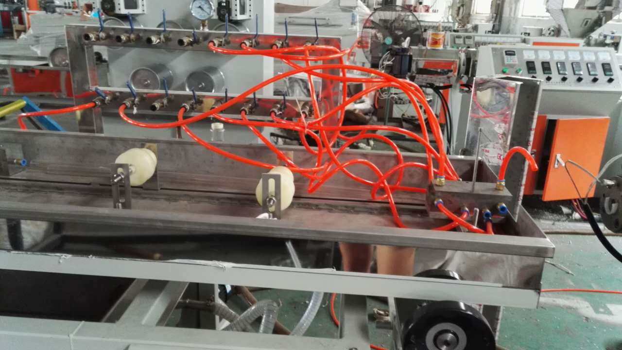 2596082436_476827977