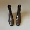 Botas da moda trendy, botas de cano justo, saltos grossos, estilosas e com forte influência britânica. Botas curtas, perfeitas para combinar com botas de couro de bico quadrado estilo francês.