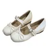 Zapatos plateados estilo Mary Jane para mujer, nueva colección otoño 2026, estilo delicado, zapatos planos bajos tipo ballet con lazo