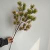 Simulação de decoração de folhas de plantas verdes de agulhas de pinheiro Engenharia de jardim ao ar livre Simulação de galhos e folhas de árvores falsas Folhas falsas Adereços decorativos Folhas