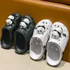 Nuevos Zuecos de Verano para Enfermeras, Versátiles de Verano 2026, de Pareja, de Moda, Dibujos Animados, Lindos Sandalias Cerradas