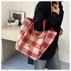 2025 Bolso Nuevo Transfronterizo Bolso de Hombro Cuadros Coreanos Bolso de Felpa para Mujer Bajo el Brazo Bolso Tote de Gran Capacidad Bolso de Mujer