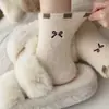 Calcetines de otoño e invierno para mujer, forrados de felpa y engrosados para calidez en casa, calcetines de terciopelo de visón con jacquard de dibujos animados, elásticos y fáciles de combinar, calcetines superpuestos
