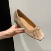 Primer encuentro de la temporada, altura aumentada 4 cm ~ Otoño 2026 Nuevos Zapatos Planos de Ballet de Terciopelo Versátiles Franceses para Mujer Suela Suave Zapatos de Uso Diario para el Trabajo