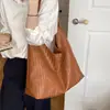 Yuezi 2026 Verão Nova Bolsa de Palha de Grande Capacidade, Fashion e Versátil para o Dia a Dia, Bolsa de Ombro Retrô de Grande Capacidade
