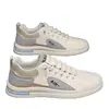 Zapatillas deportivas casuales de estilo nuevo para jóvenes, suela blanda para hombre, modernas y elegantes, versátiles, antideslizantes, parte superior de cuero, zapatos blancos