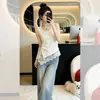 Camiseta sin mangas de encaje marfil con dobladillo irregular adelgazante para mujer, nuevo diseño de top de tirantes de verano 2026