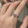Anillo abierto de lujo francés con textura irregular y diseño de nicho de piedra lunar, estilo frío, de alta calidad y ligero, para mujer.