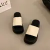 Plataforma de bolo de pinho rebite chinelos de uma tira feminina verão novo peça externa altura petite aumento de altura versátil estilo fada sandálias