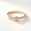 Oferta Especial Suministro Directo Nuevo Estilo Moda Europea y Americana Transfronteriza Pulsera de Acero de Titanio para Mujer Joyería de Alta Calidad que No Pierde el Color Adornos de Nácar Blanco