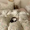 Juego de cuatro piezas de ropa de cama de gasa de doble capa con sensación de nube para maternidad e infancia Clase A, funda de edredón de nuevo estilo pastoral, juego de tres piezas para dormitorio de estudiante